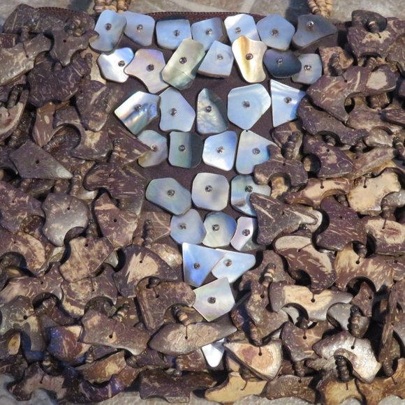 COCONUT SHELL AND ABALONE HANDBAG 16" x 11" (55J) - Picture 7 of 8